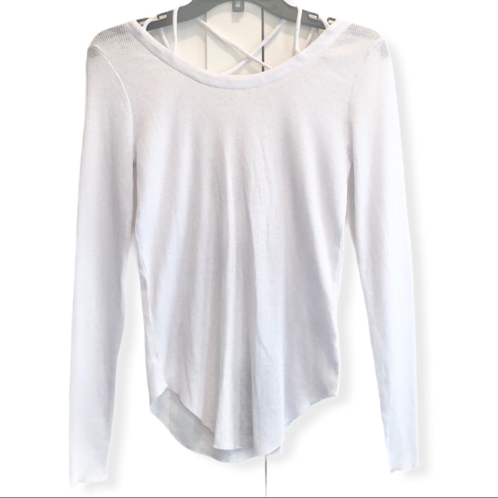 CHASER CHA SOR White Strappy Open Back Long Sleeve Ribbed Shirttail Tee